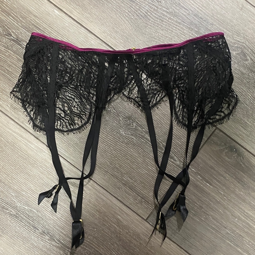 NWOT! Kiki De Montparnasse Black Lace Garter Belt